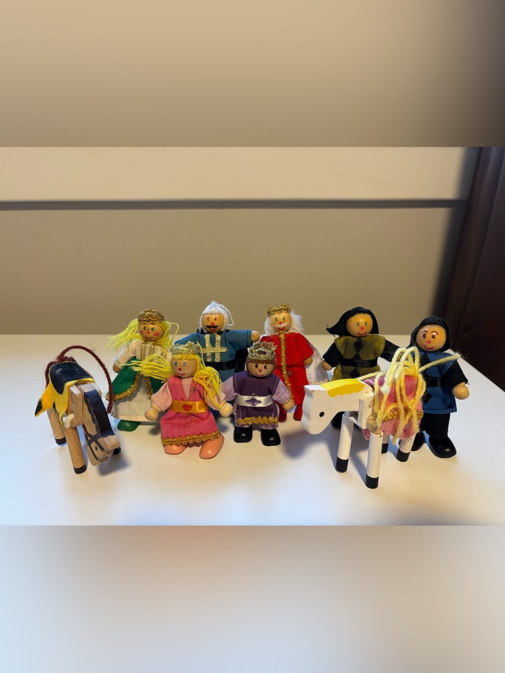 Melissa and Doug medieval kingdom kings queens and horses wooden bendy figures